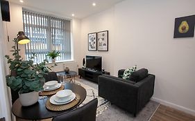 Modern 2 Bedroom Apartment In Bolton